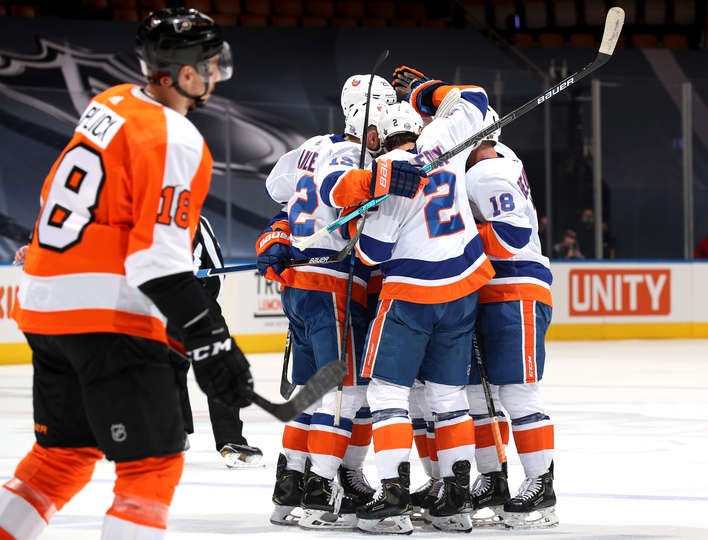 Les Islanders battent facilement les Flyers