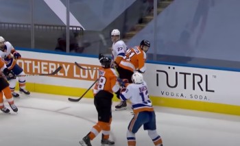 Derek Grant devra faire un passage chez son dentiste après cette crosse haute de Mathew Barzal