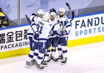 Le Lightning en passe 7 au Bruins, les Flyers se reprennent