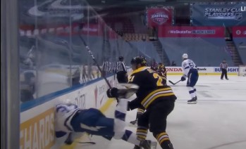 Une charge des plus dangereuse de Nick Ritchie sur Yanni Gourde