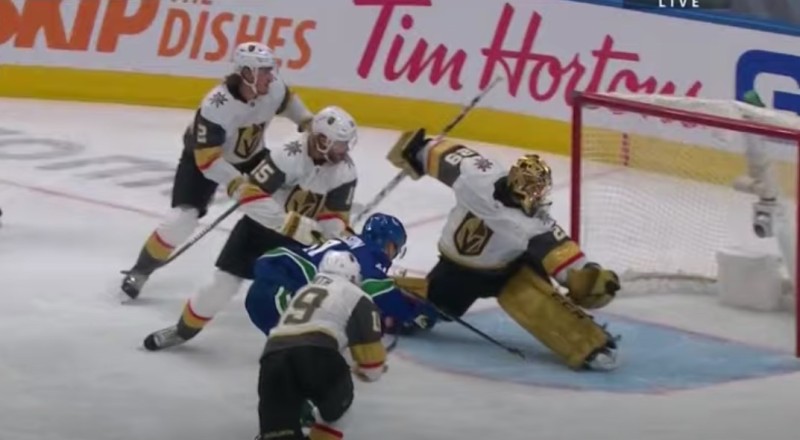 Un tout grand arrêt de Marc Andre-Fleury sur Elias Pettersson