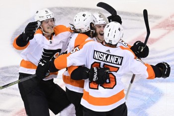Il faudra également un septième match entre les Islanders et les Flyers, tout comme pour Vegas et les Canucks