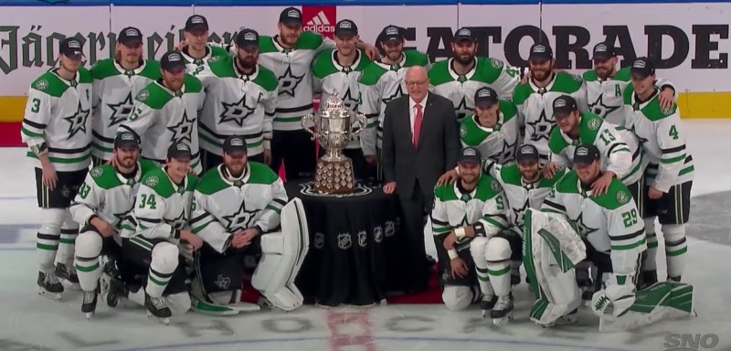 A voir : Dallas reçoit le trophée Clarence Campbell
