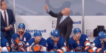 Barry Trotz très généreux avec des fans... inexistants