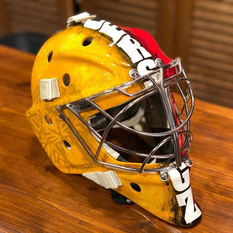Le nouveau masque de Gianluca Zaetta pour ses débuts avec Langnau