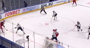 Un but dans un angle impossible en KHL