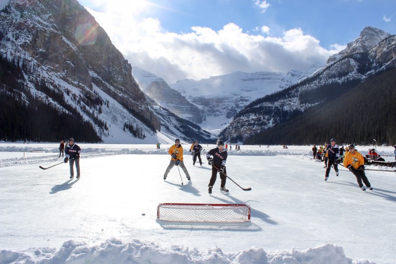 La saison de NHL pourrait débuter à Lake Louise