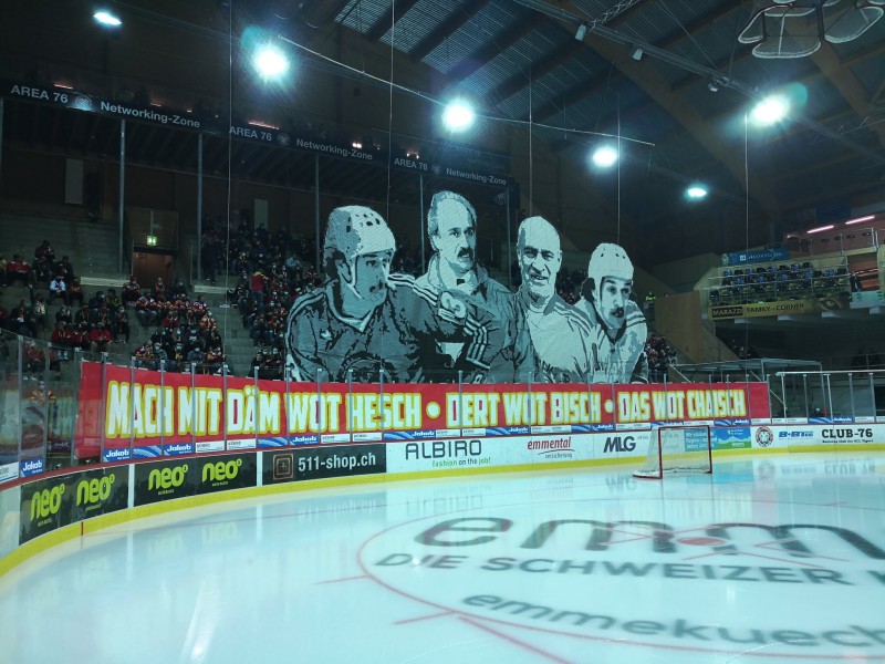 Le bel hommage des fans de Langnau à Simon Schenk