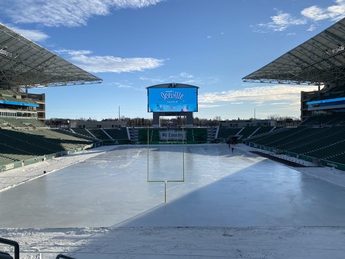 Un stade de football transformé en patinoire géante