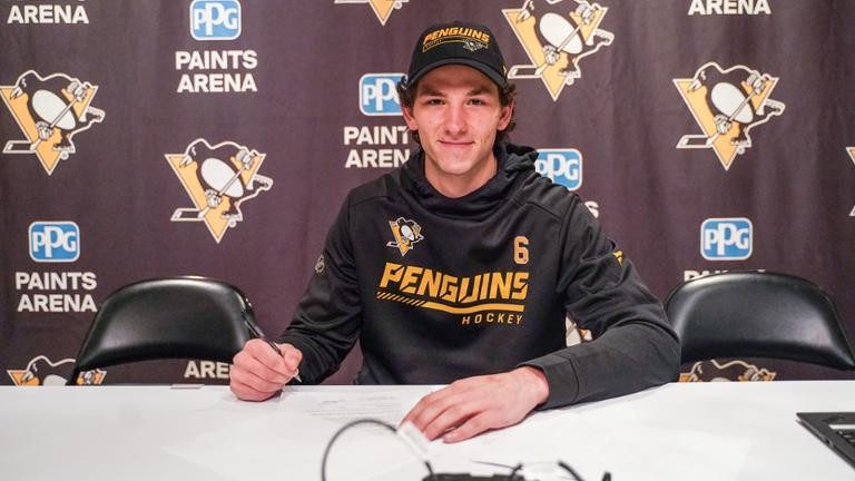 John Marino signe à long terme avec les Penguins