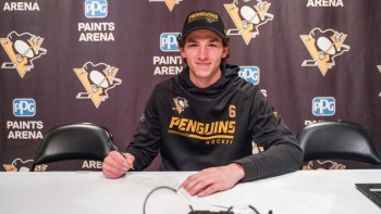 John Marino signe à long terme avec les Penguins