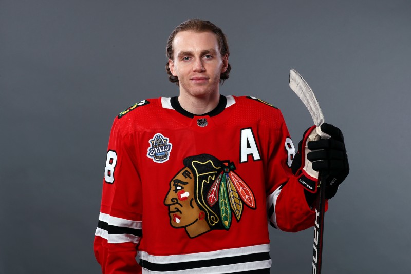Patrick Kane juge bon les débuts de Pius Sutter en NHL