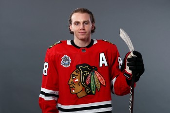 Patrick Kane juge bon les débuts de Pius Sutter en NHL