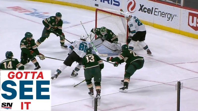 Brent Burns se joue des 5 joueurs du Wild pour marquer un but digne des meilleurs attaquants