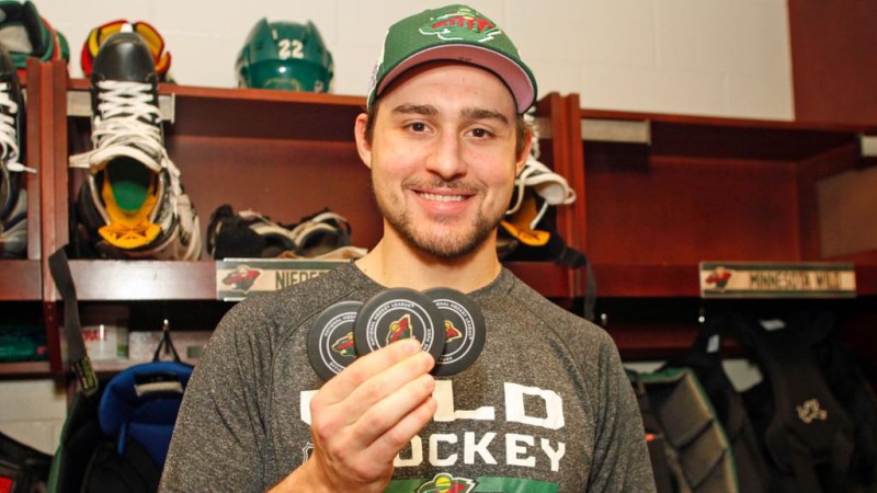 Les quatre tours du chapeau d'un joueur suisse dans la NHL