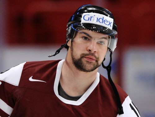 Kaspars Daugavins signe un record national en KHL
