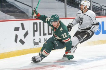 Kevin Fiala marque son troisième de la saison puis se voit expulsé du match