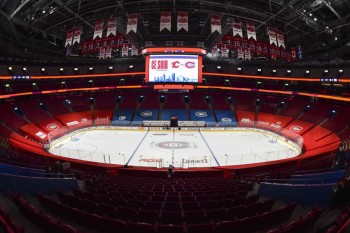 Le Canadien ouvre sa saison à domicile avec un bel hommage aux soignants lors de la présentation de l'équipe
