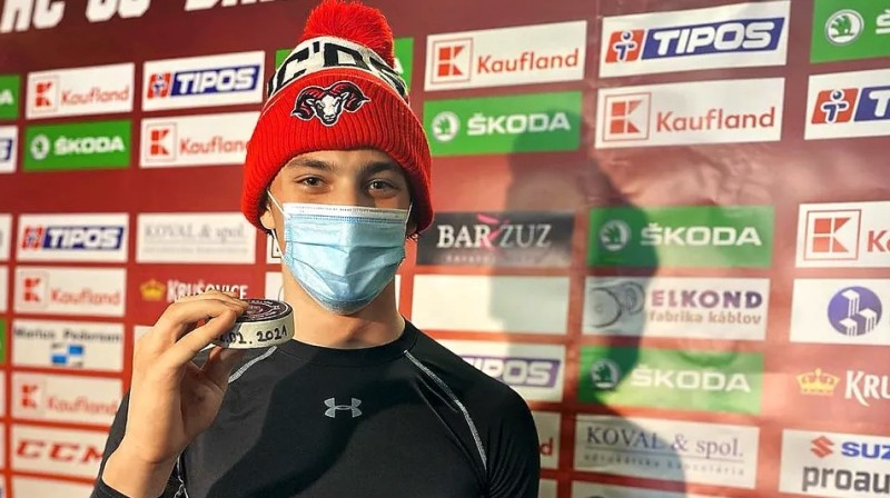 A 15 ans, Dalibor Dvorsky bat Michel Riesen et devient le plus jeune marqueur européen dans la plus haute ligue d'un pays