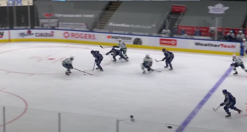 Auston Matthews enrhume Jalen Chatfield avant de tromper Braden Holtby