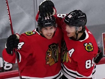 Patrick Kane et son coach toujours aussi positifs envers Pius Suter