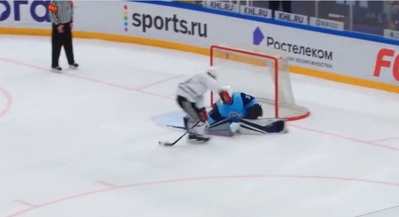 Un junior russe réussit un penalty plutôt osé