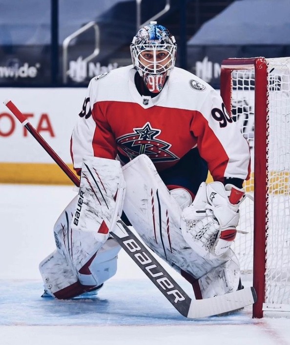 Le  nouvel équipement d'Elvis Merzlikins