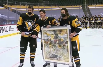 Une belle cérémonie pour le 1'000e match de Sidney Crosby et le joli clin d'oeil de ses coéquipiers