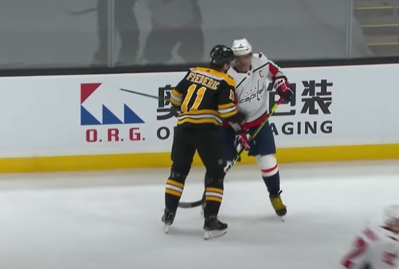 Alex Ovechkin auteur d'un geste plus que douteux