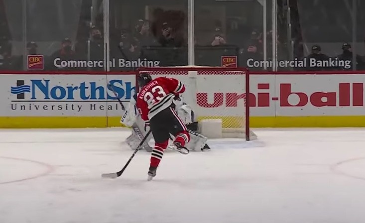 Philipp Kurashev offre la victoire aux Blackhawks