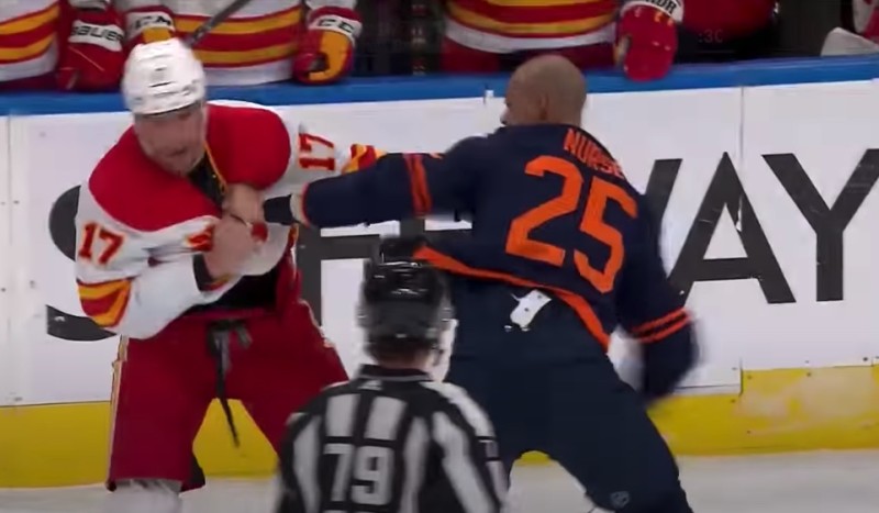 Combat de poids lourds entre Milan Lucic et Darnell Nurse