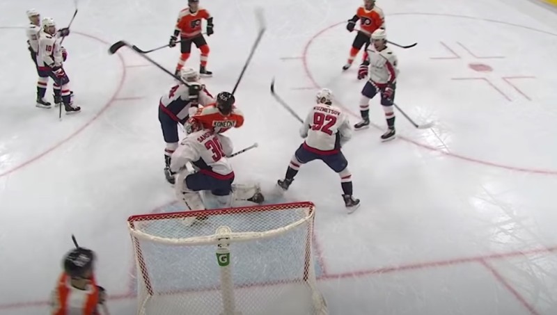 Travis Konecny envoyé sur le banc pour une pénalité totalement injustifiée