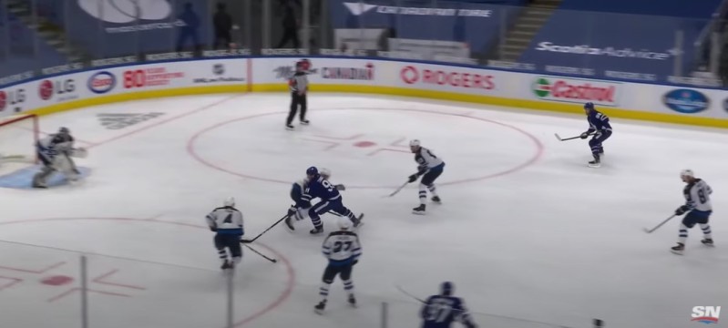 John Tavares et Brad Marchand délivrent deux lumineux assists