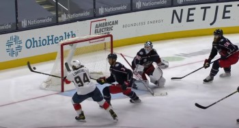 Ryan Lomberg bat Elvis Merzlikins de façon spectaculaire pour son premier but en NHL