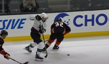 Evander Kane mystifie Jacob Larsson pour offrir un but facile à Kevin Labanc