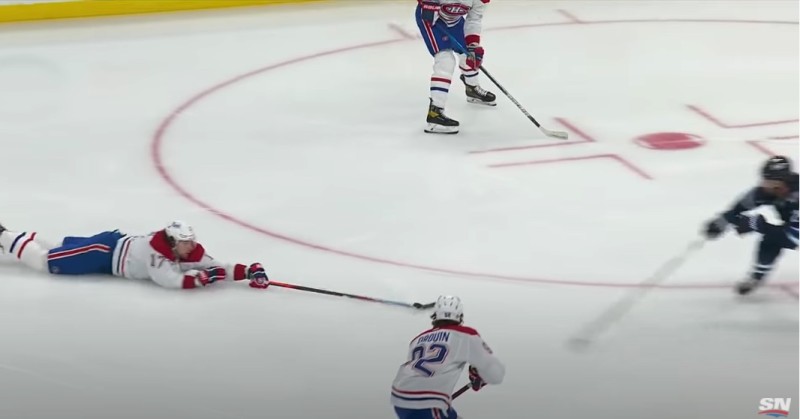 Josh Anderson participe au tic-tac-toe de façon originale