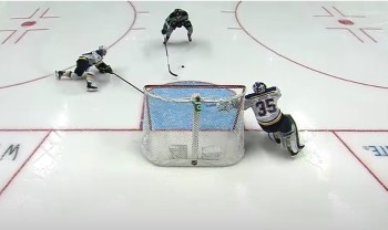 Un joli loupé de Marcus Sorensen devant la cage vide
