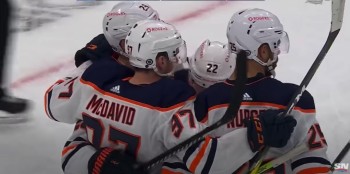 Connor McDavid offre un superbe assist à Leon Draisaitl