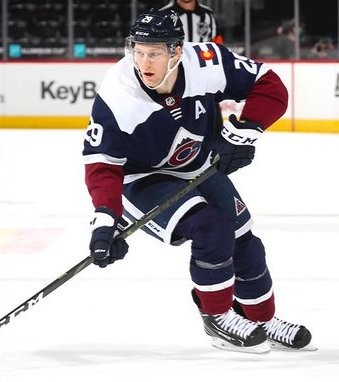 Une autre marque de Peter Forsberg battue par Nathan MacKinnon