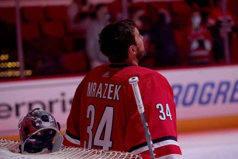 Petr Mrazek offre un blanchissage aux Hurricanes pour son retour au jeu