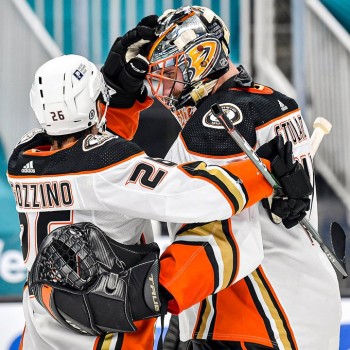 Anthony Stolarz efface une marque de Jonas Hiller