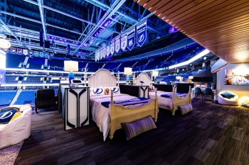 Les fans du Lightning pourront passer une nuit dans l'Amalie Arena en compagnie de la Coupe Stanley