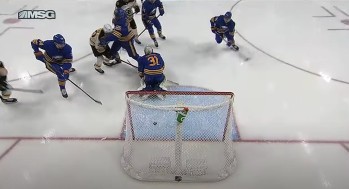 Pas de chance pour Dustin Tokarski sur ce coup-là