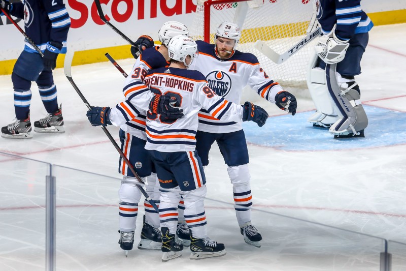 Les Oilers battent les Jets, Théo Rochette marque dans la victoire de Québec