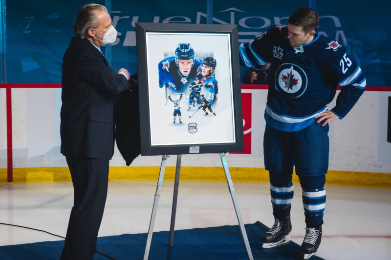 Paul Stastny honoré pour son 1'000e match en NHL