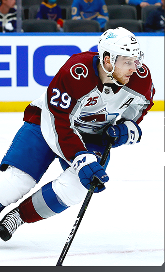 Nathan MacKinnon rejoint un petit groupe de joueurs avec ses 9 points en 4 matchs de série