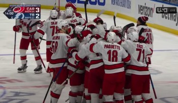 Les Hurricanes signent leur première victoire face au Lightning, Boston prend les devants