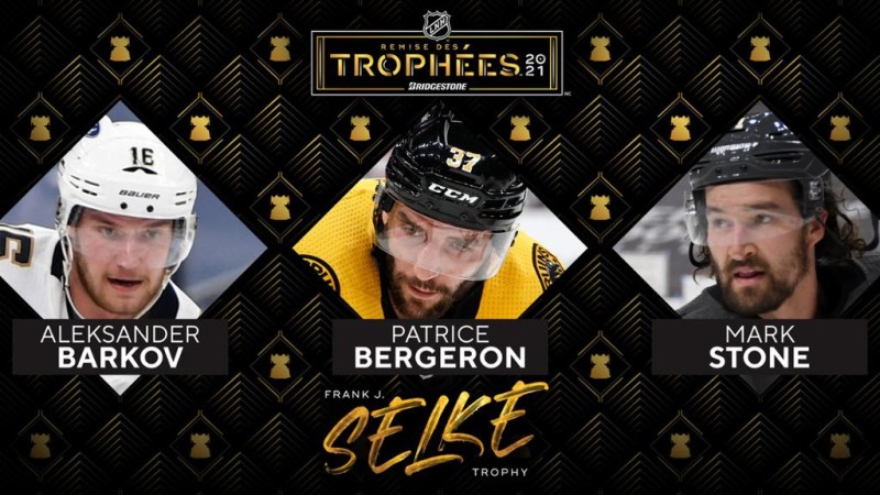 Barkov, Bergeron et Stone nommés finalistes pour le trophée Selke