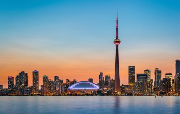 L'un des emblèmes de Toronto aux couleurs du Canadien de Montréal