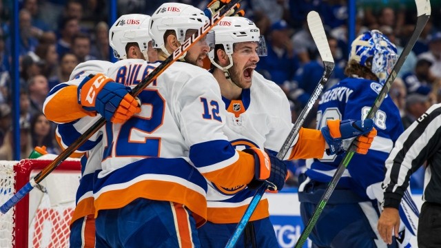 Les Islanders remportent la première manche face au Lightning